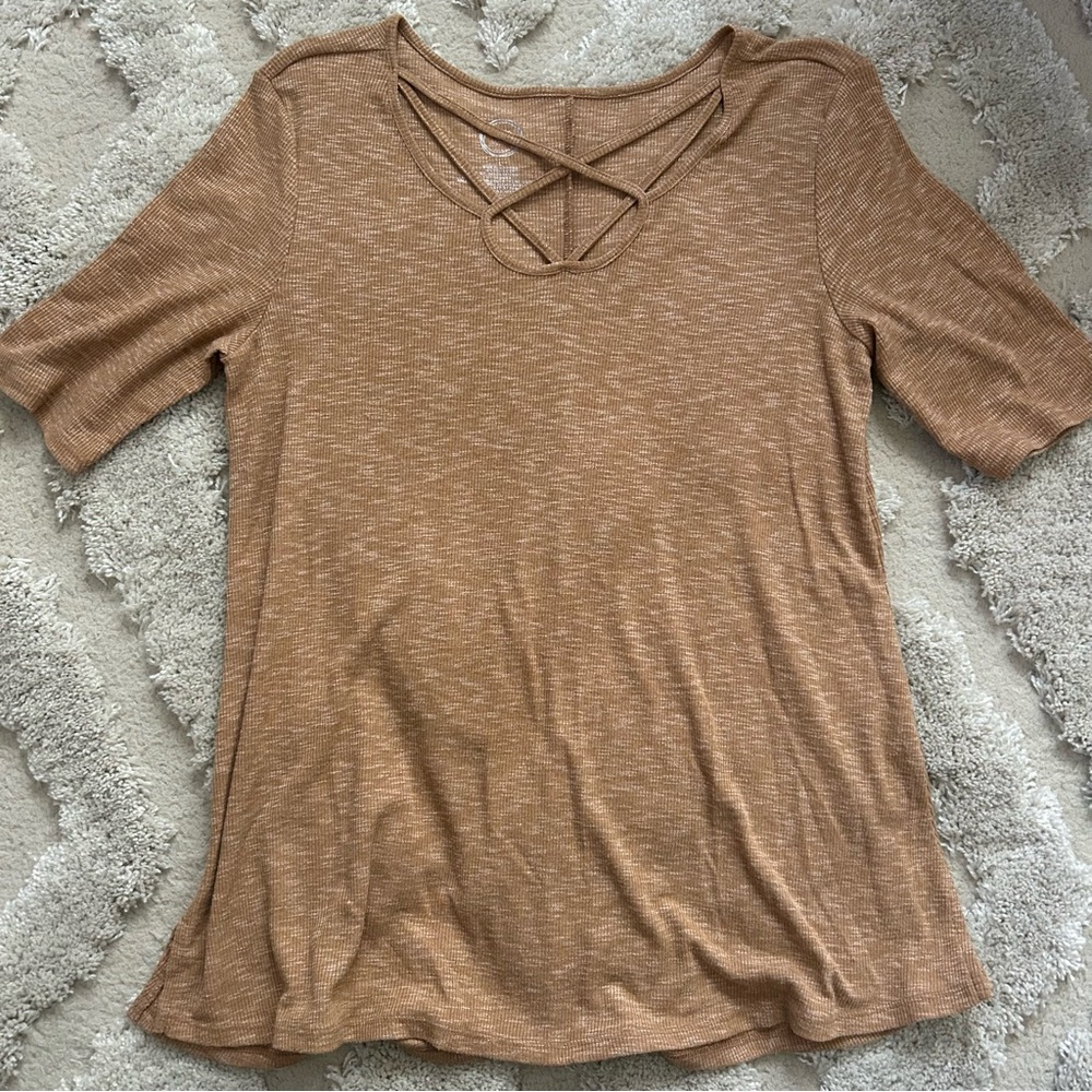 Stylish Tan Short Sleeve Crisscross Tee